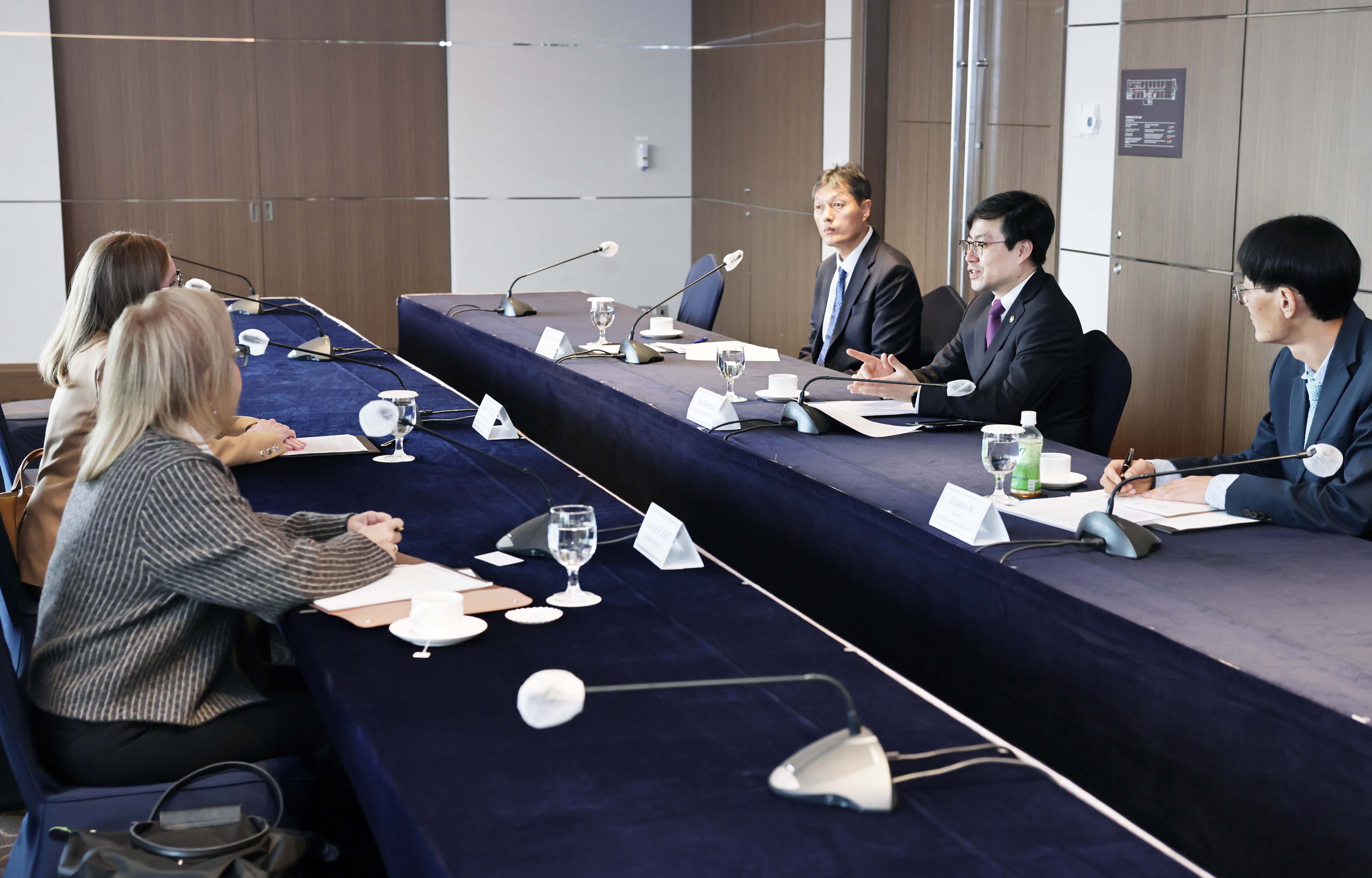 Trade Minister Yeo Han-koo Meets IDB Vice President_1