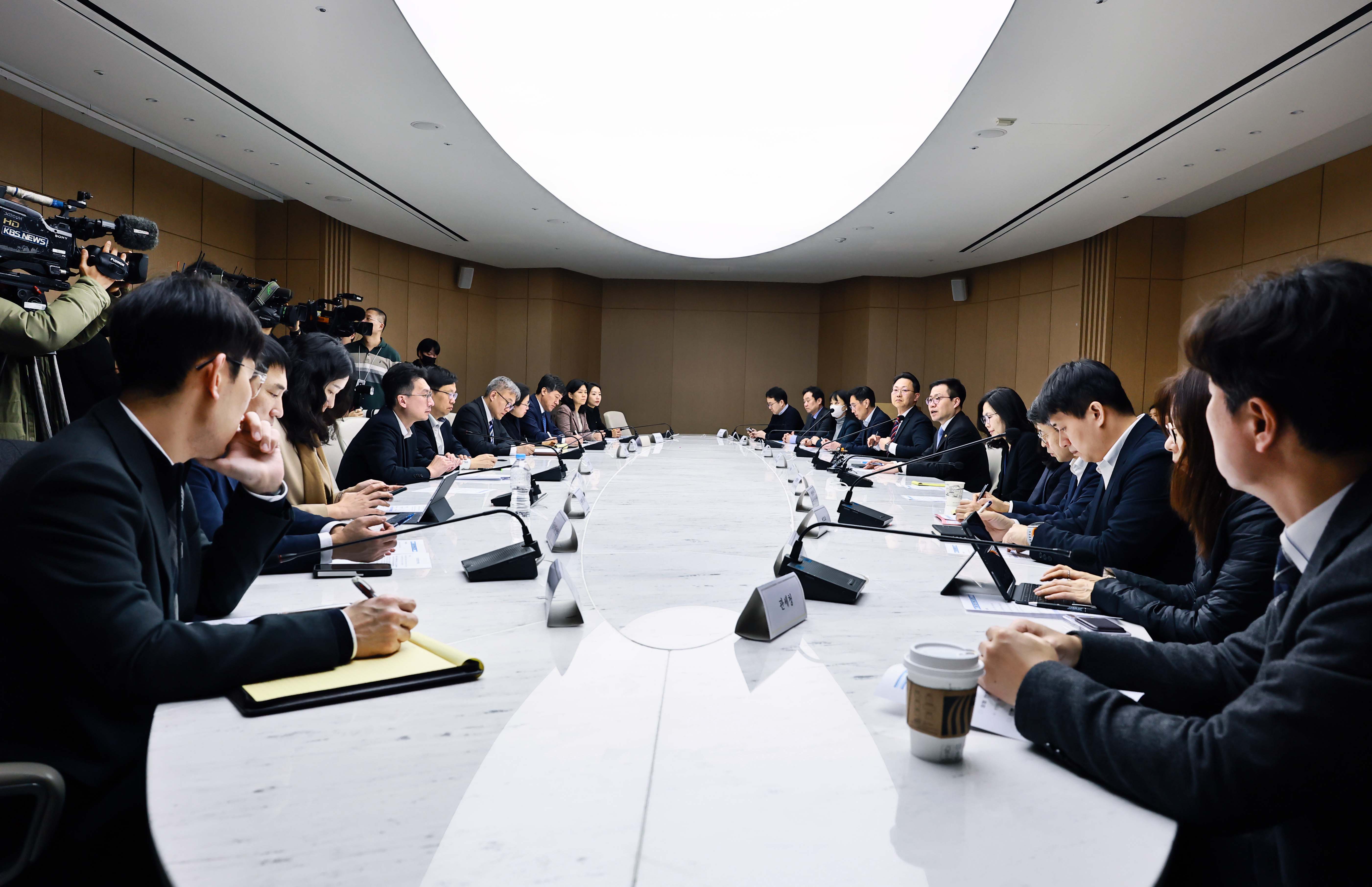 Trade Minister Yeo Chairs the 54th Trade Promotion Committee