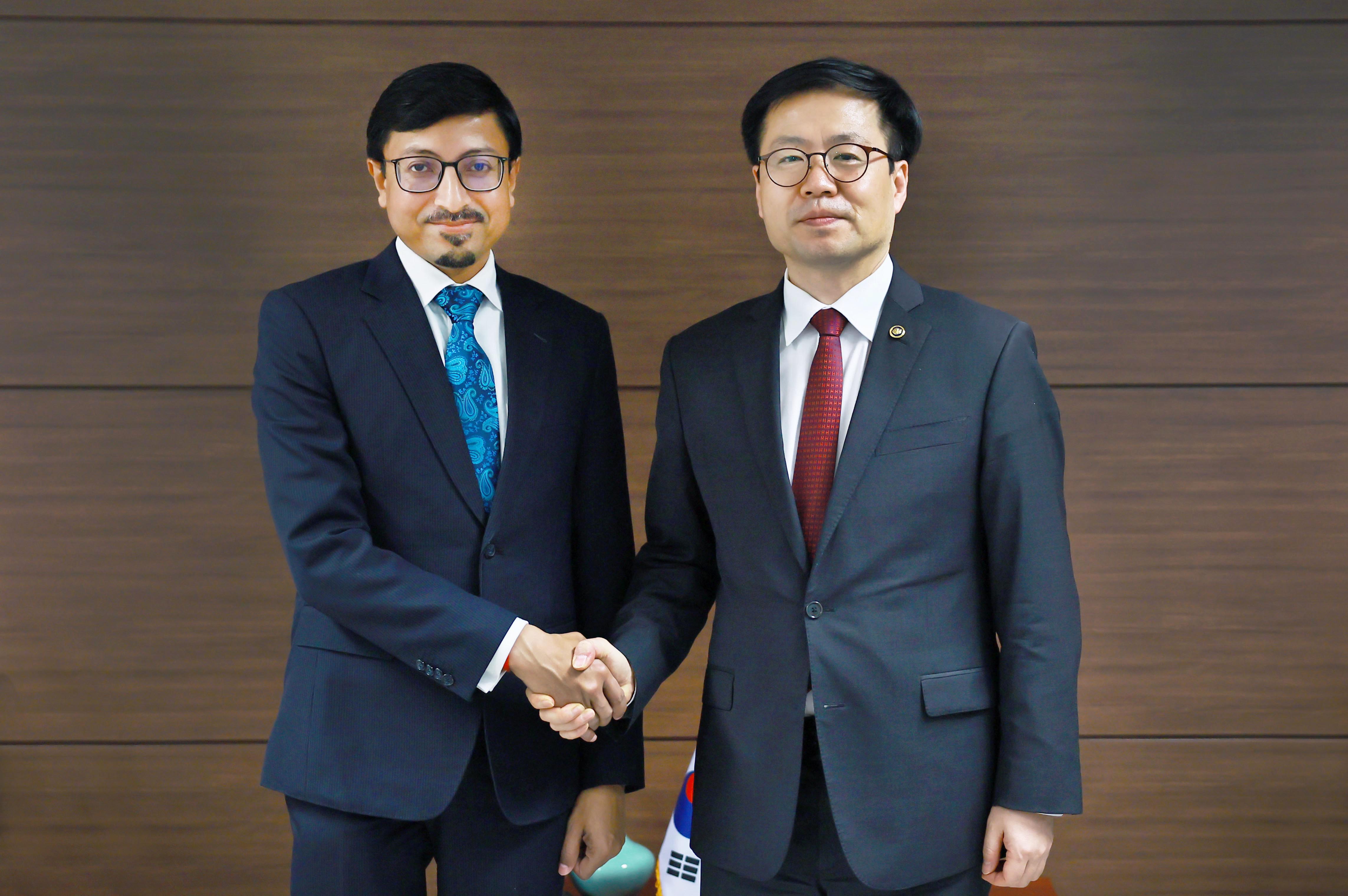 Meeting with the New Ambassador of India to Korea