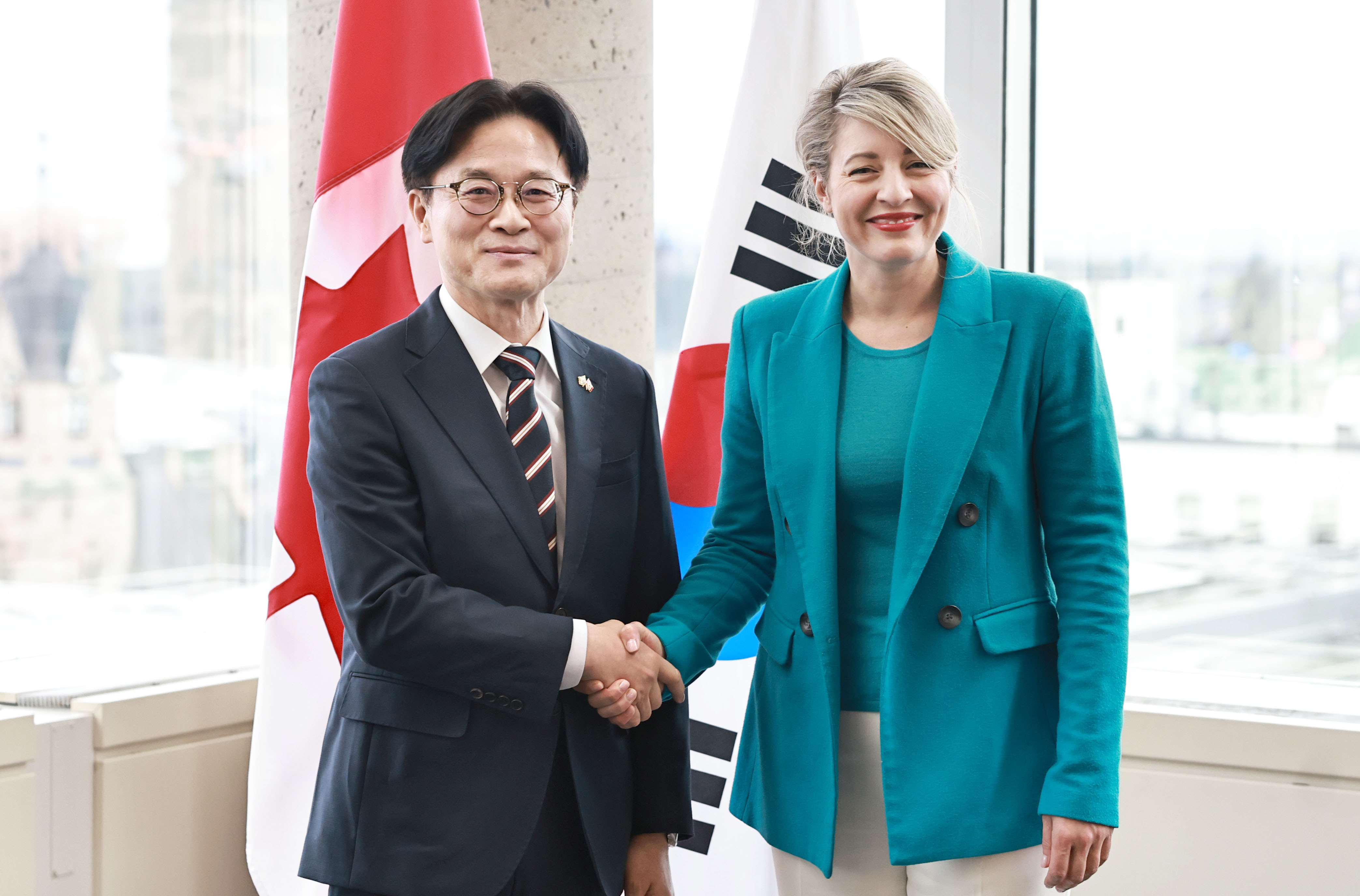 Meeting with Canada’s Minister of Industry_1