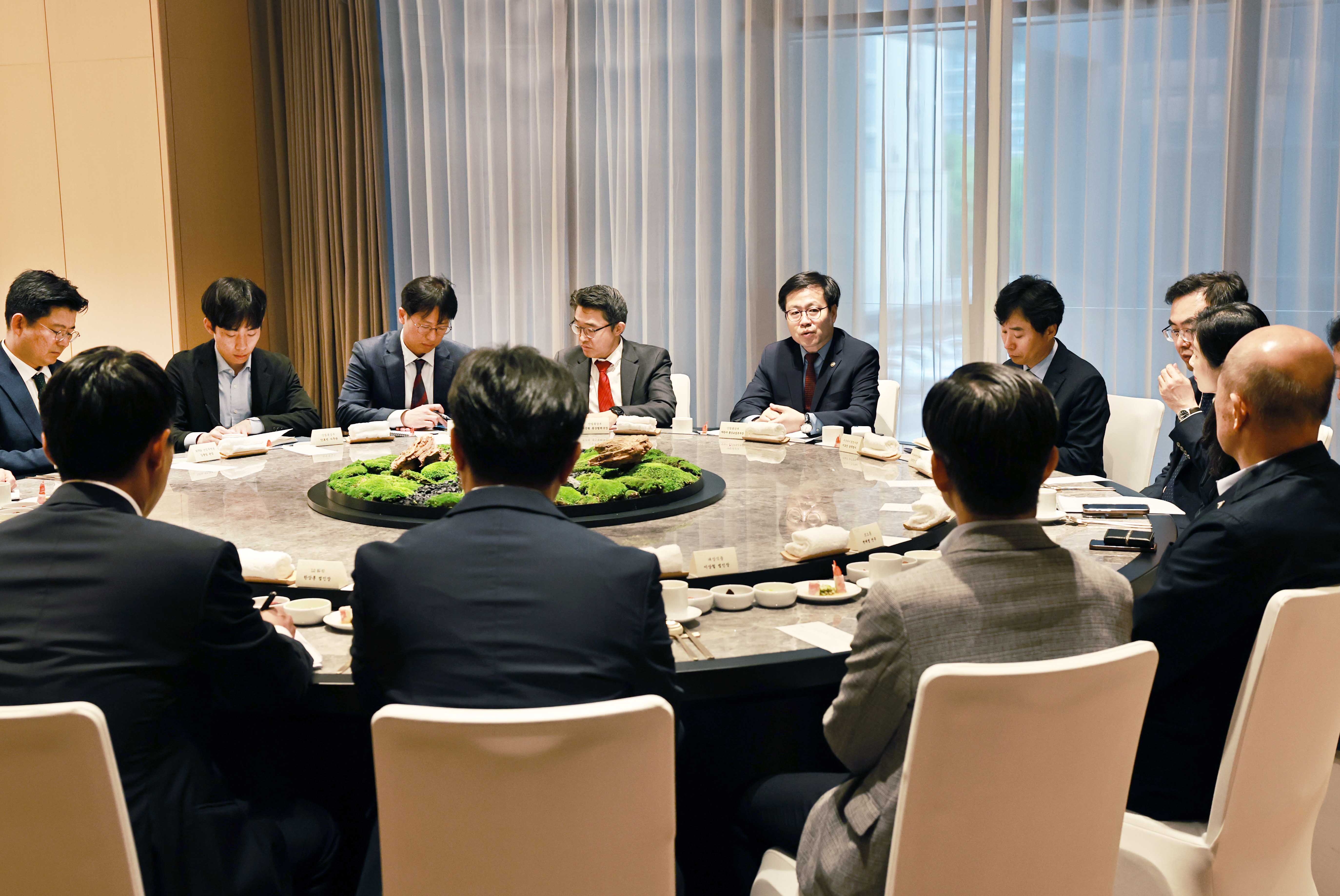 Minister Yeo Holds Roundtable with Korean Companies in Jiangsu Province_1