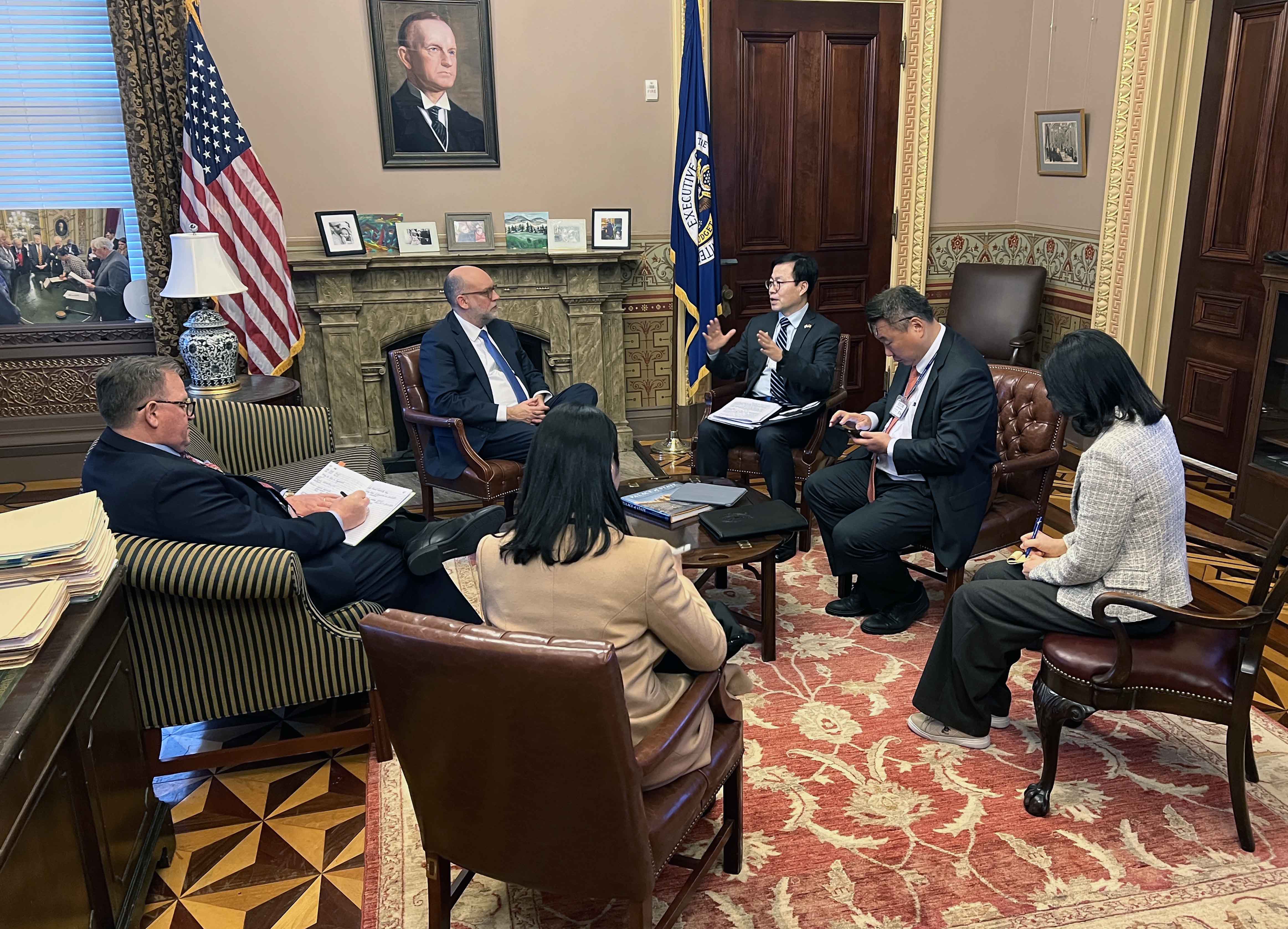 Trade Minister Meets with White House OMB Director Russell Vought_1