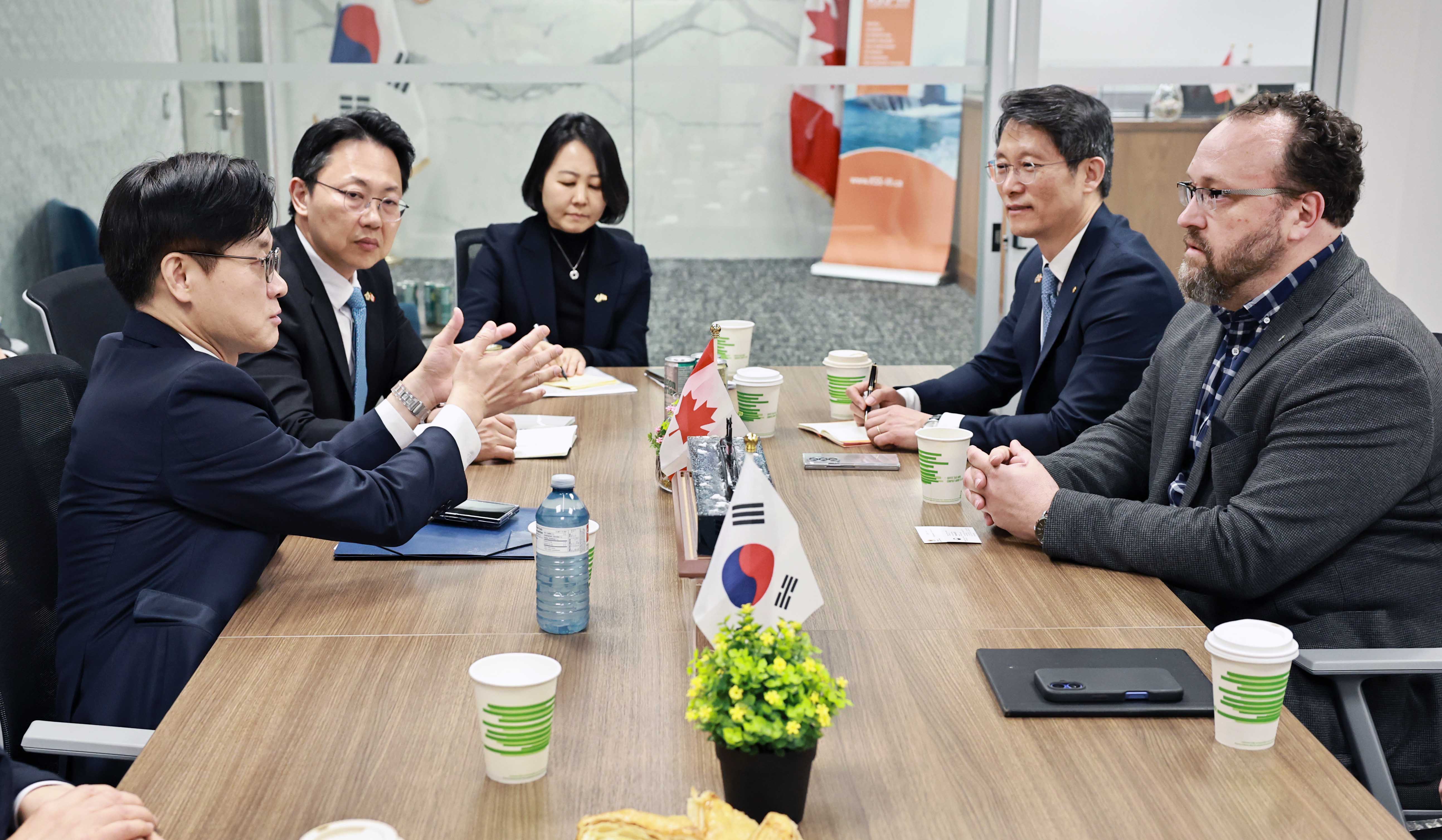 Meeting with the President of Canada’s Automotive Parts Manufacturers’ Association_1