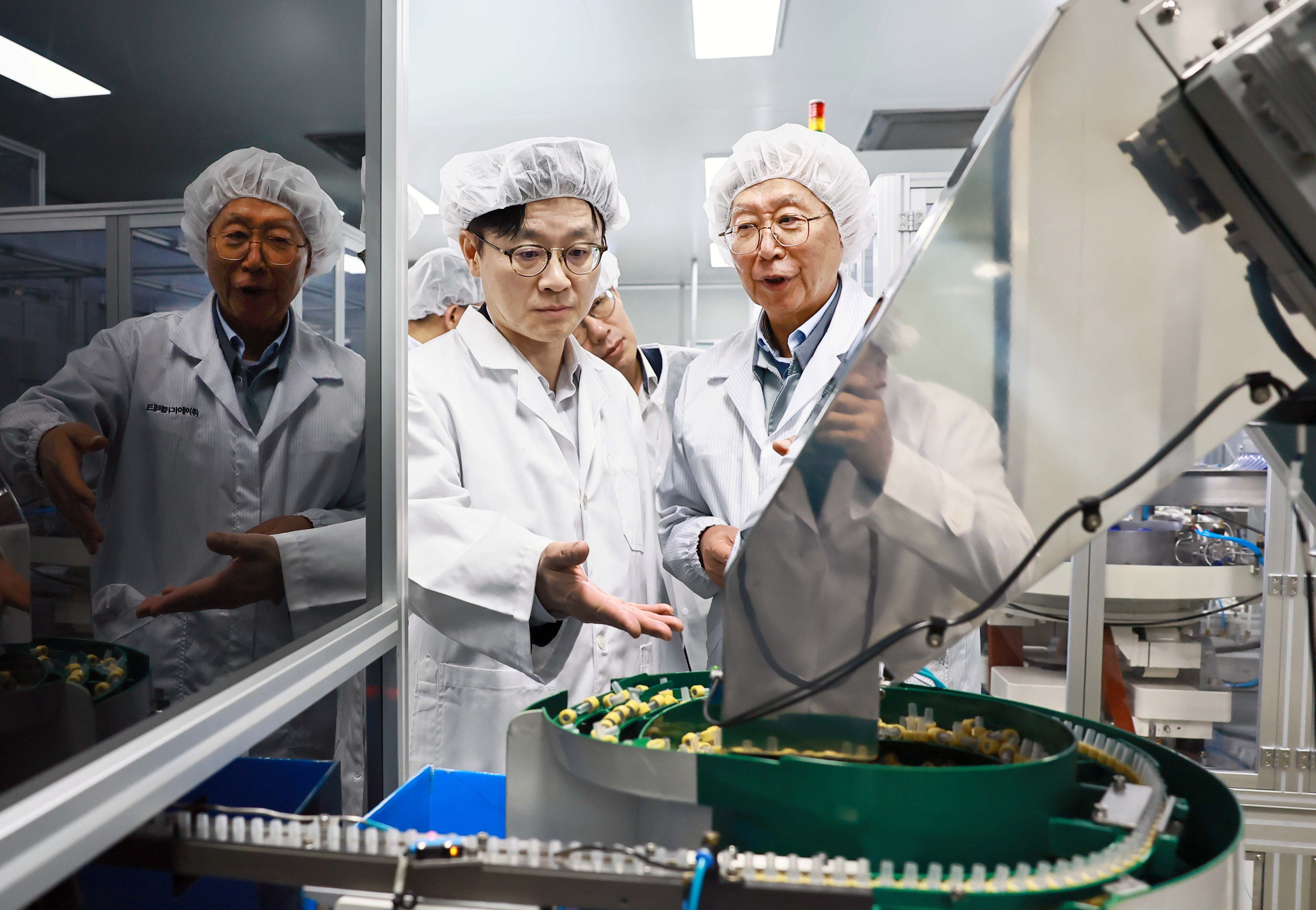 Minister JK Kim Visits AD CHEMTECH