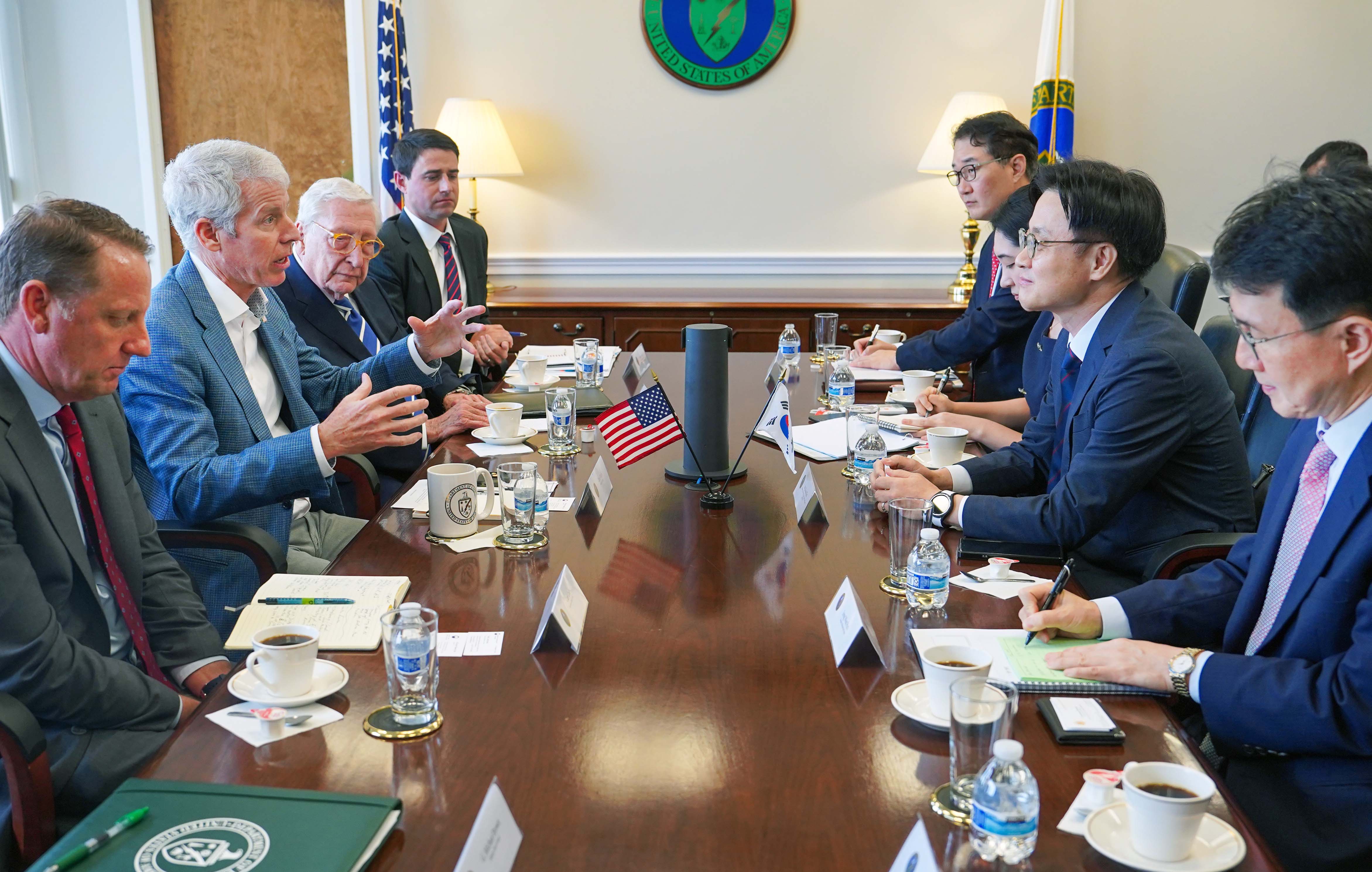 Minister Meets U.S. Secretary of Energy_1