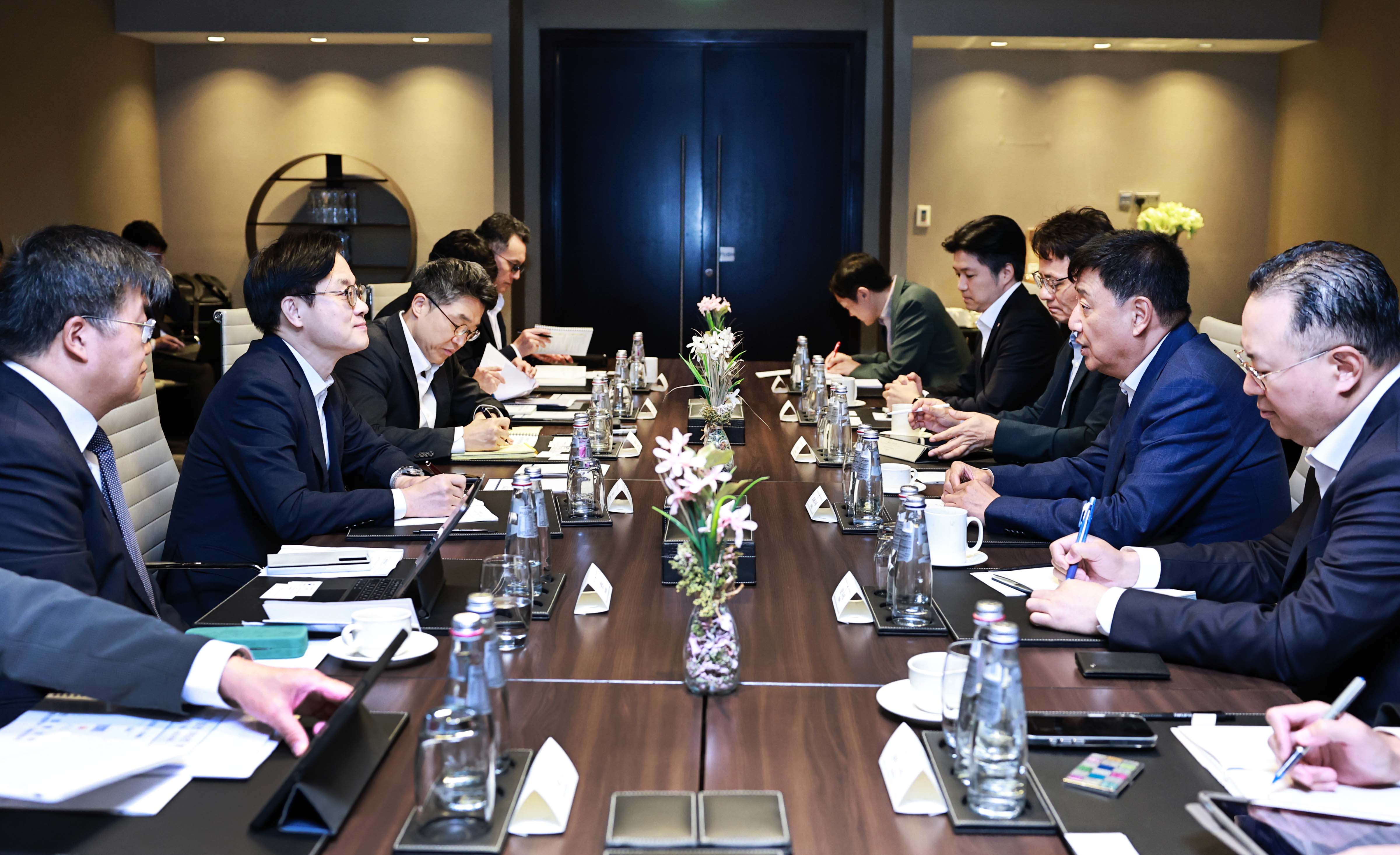 Minister Kim Hosts Roundtable with Korean Companies Operating in Qatar_1