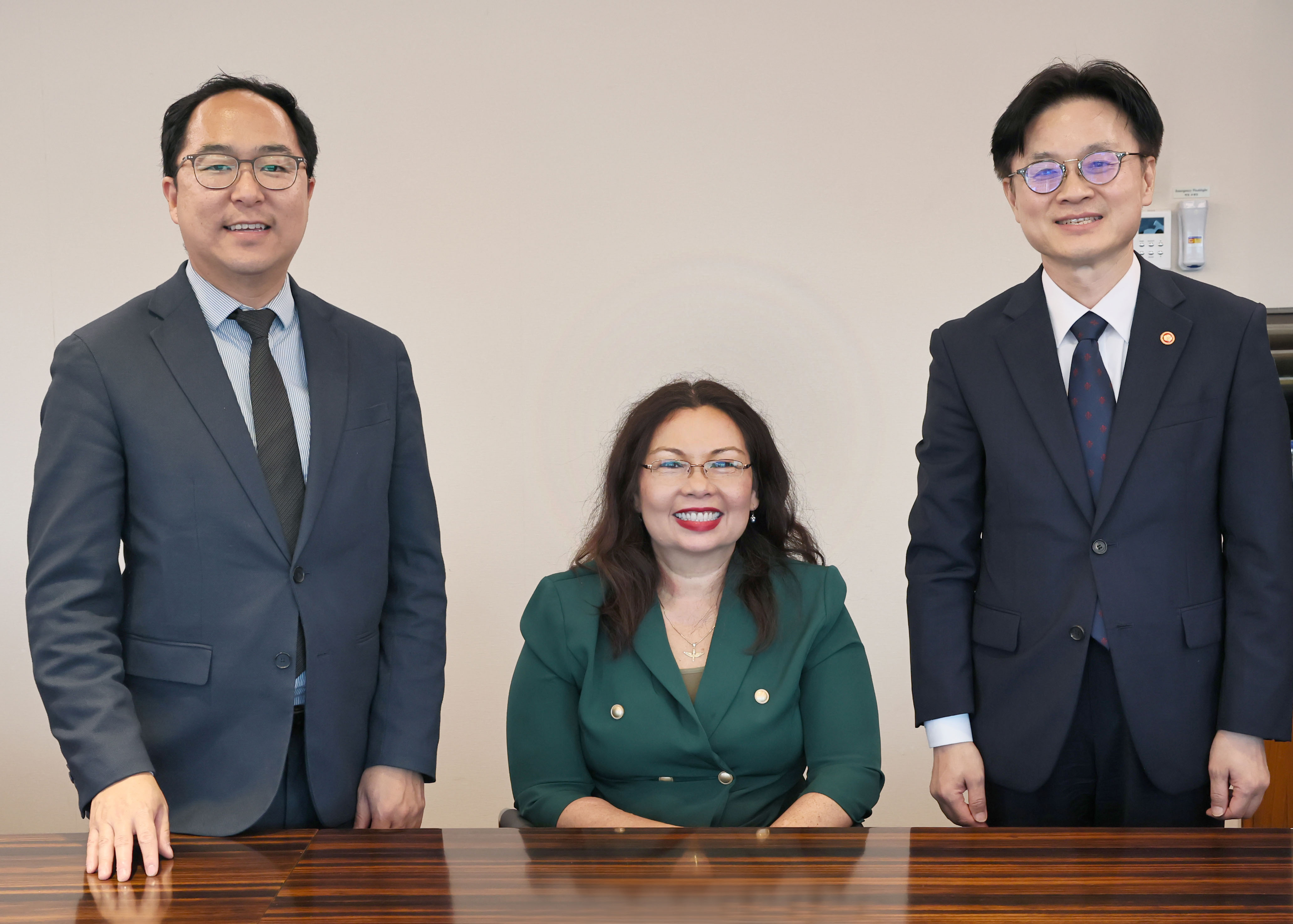 Minister Meets US Senators_1