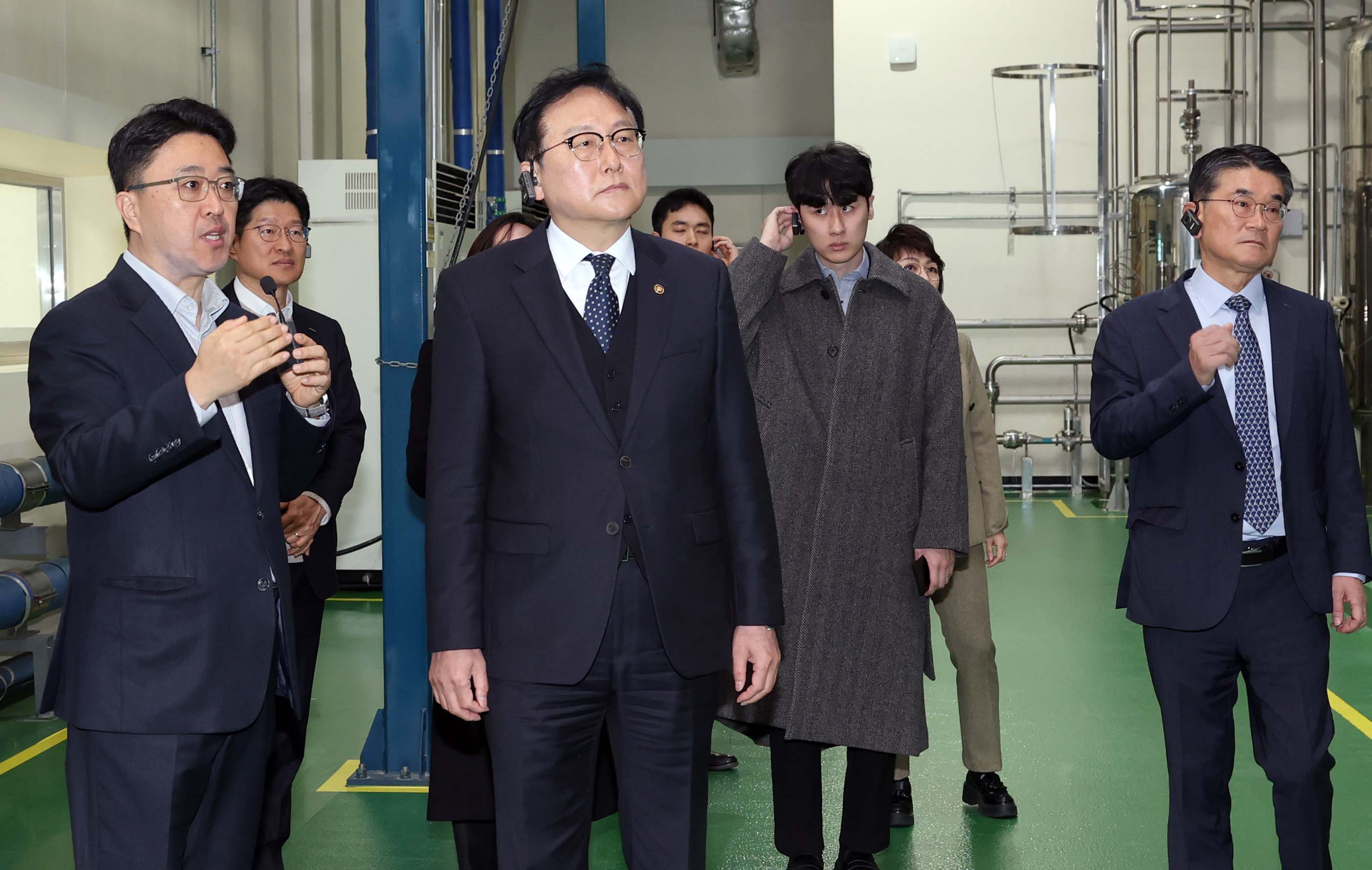Trade Minister visits biosimilars production site_1