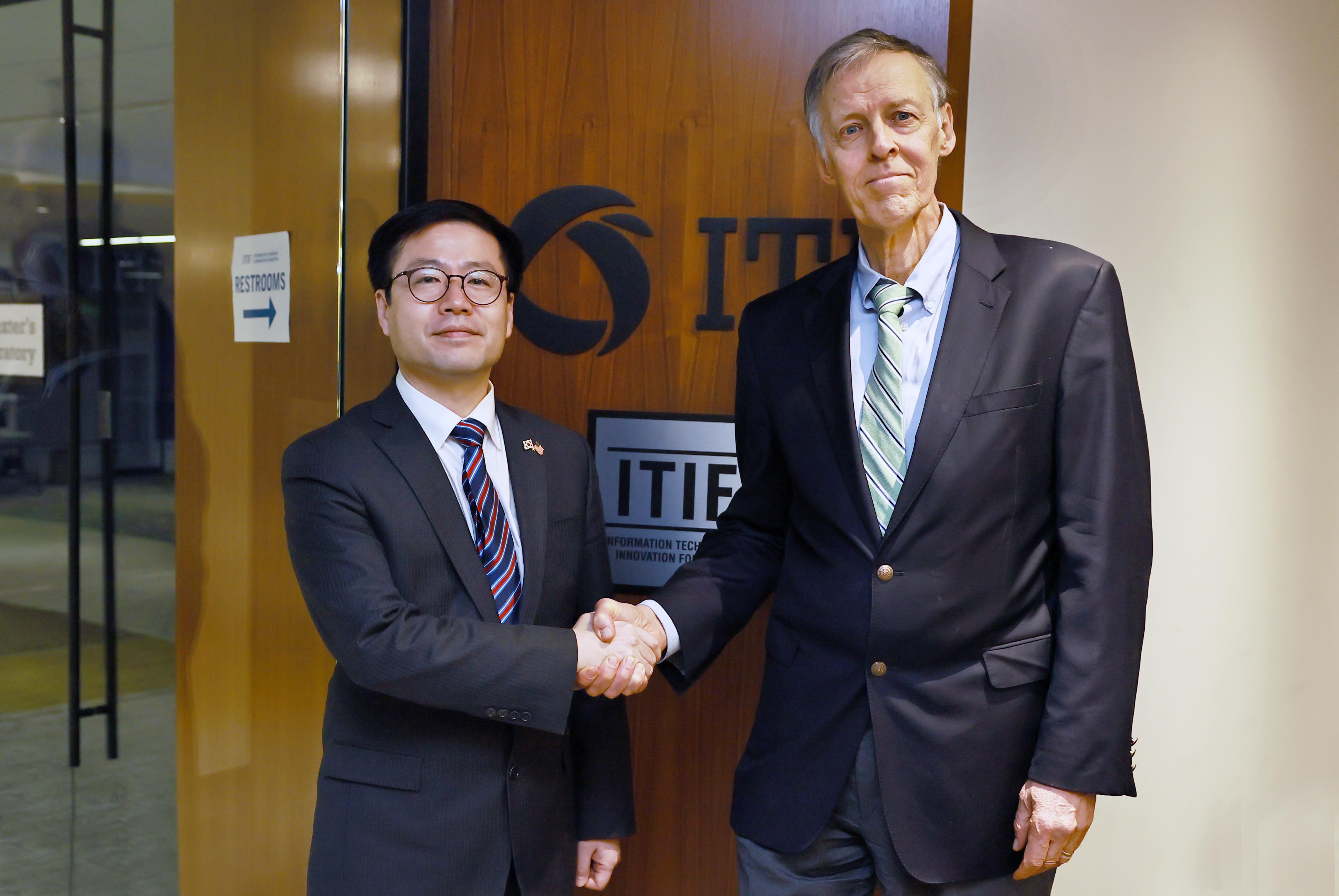 Trade Minister Meets with ITIF President_1