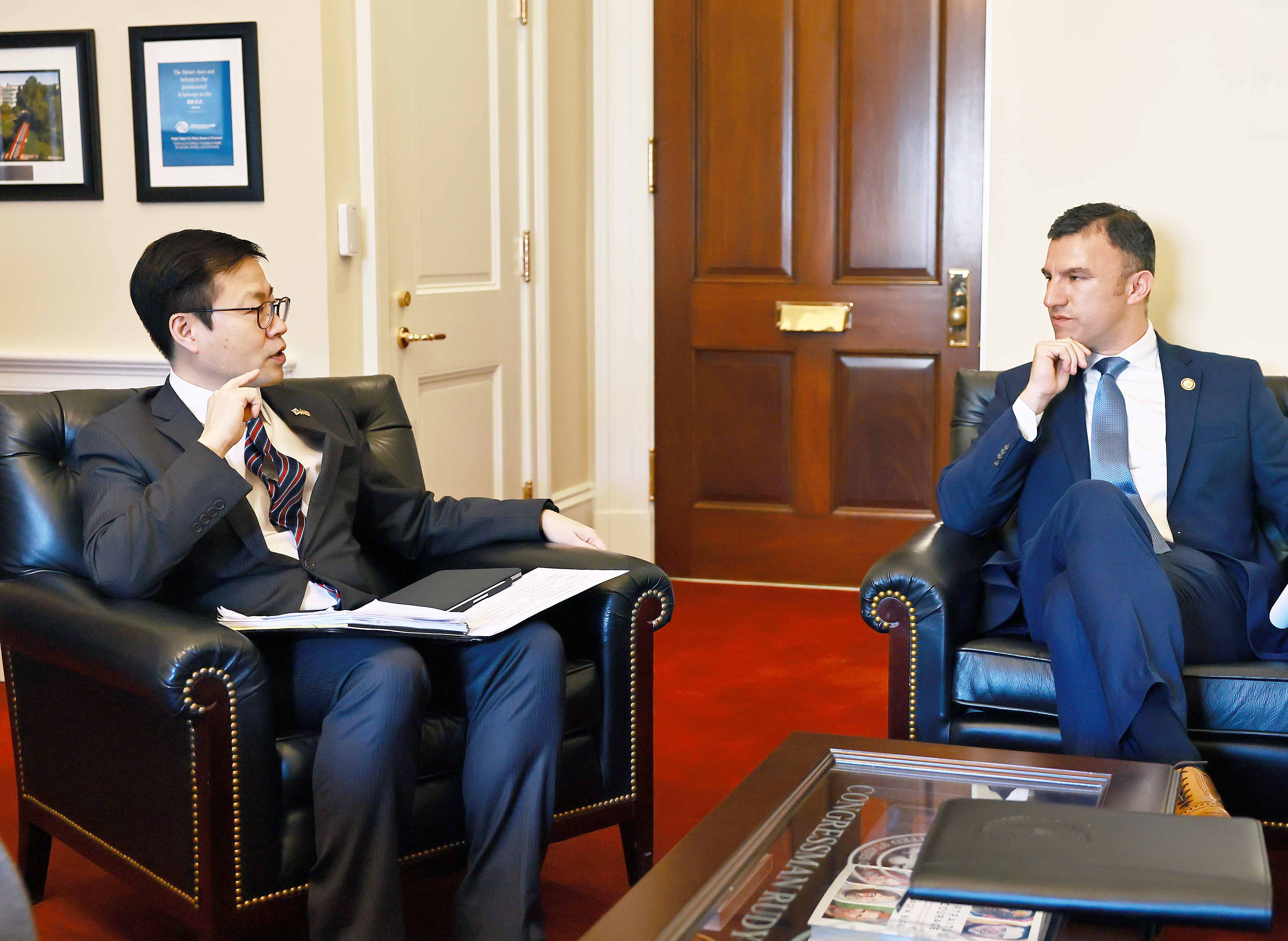 Trade Minister Meets with U.S. Representative Rudy Yakym_1