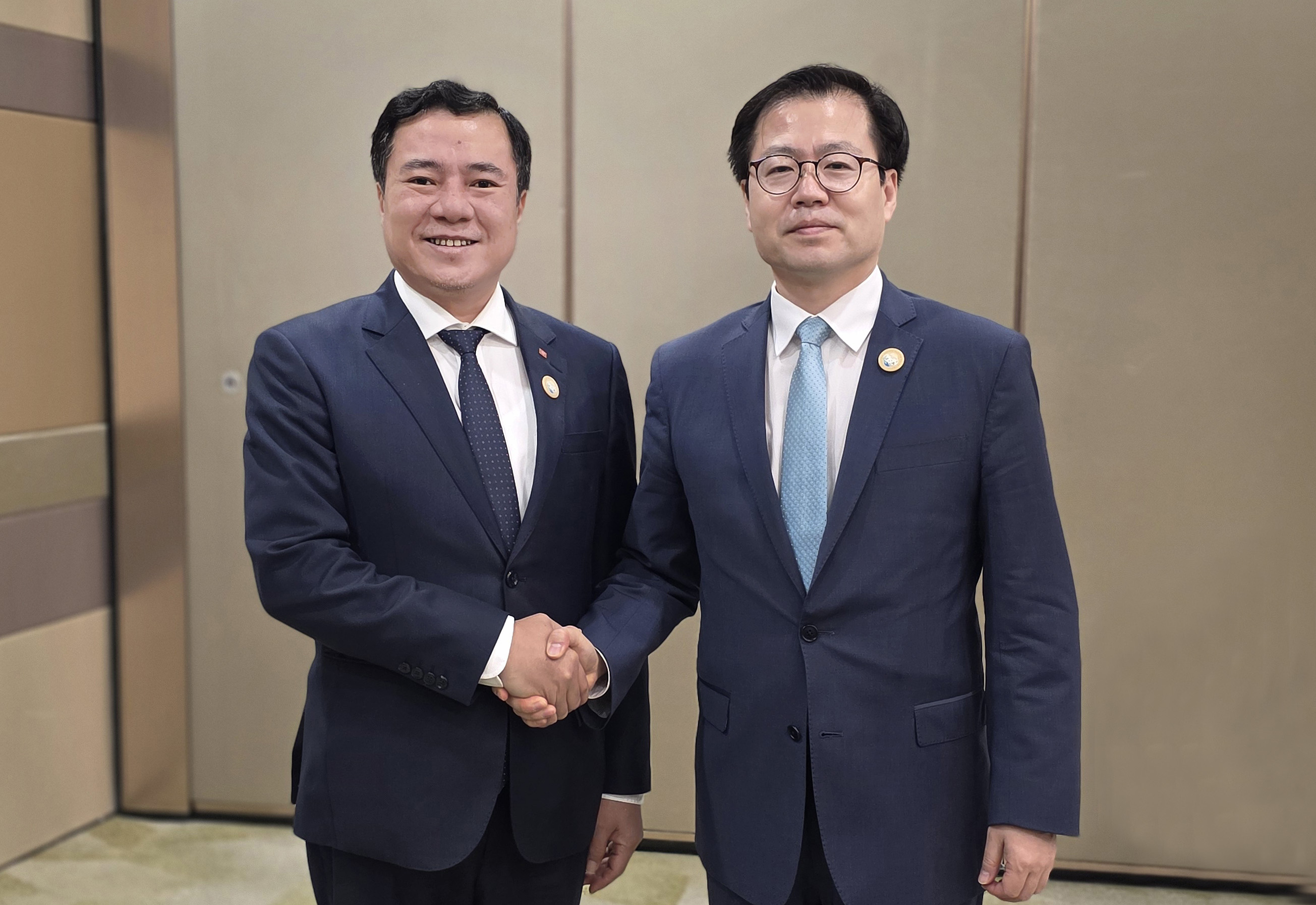 Meeting with Viet Nam’s Deputy Minister of Industry and Trade Nguyen Sinh Nhat Tan_1