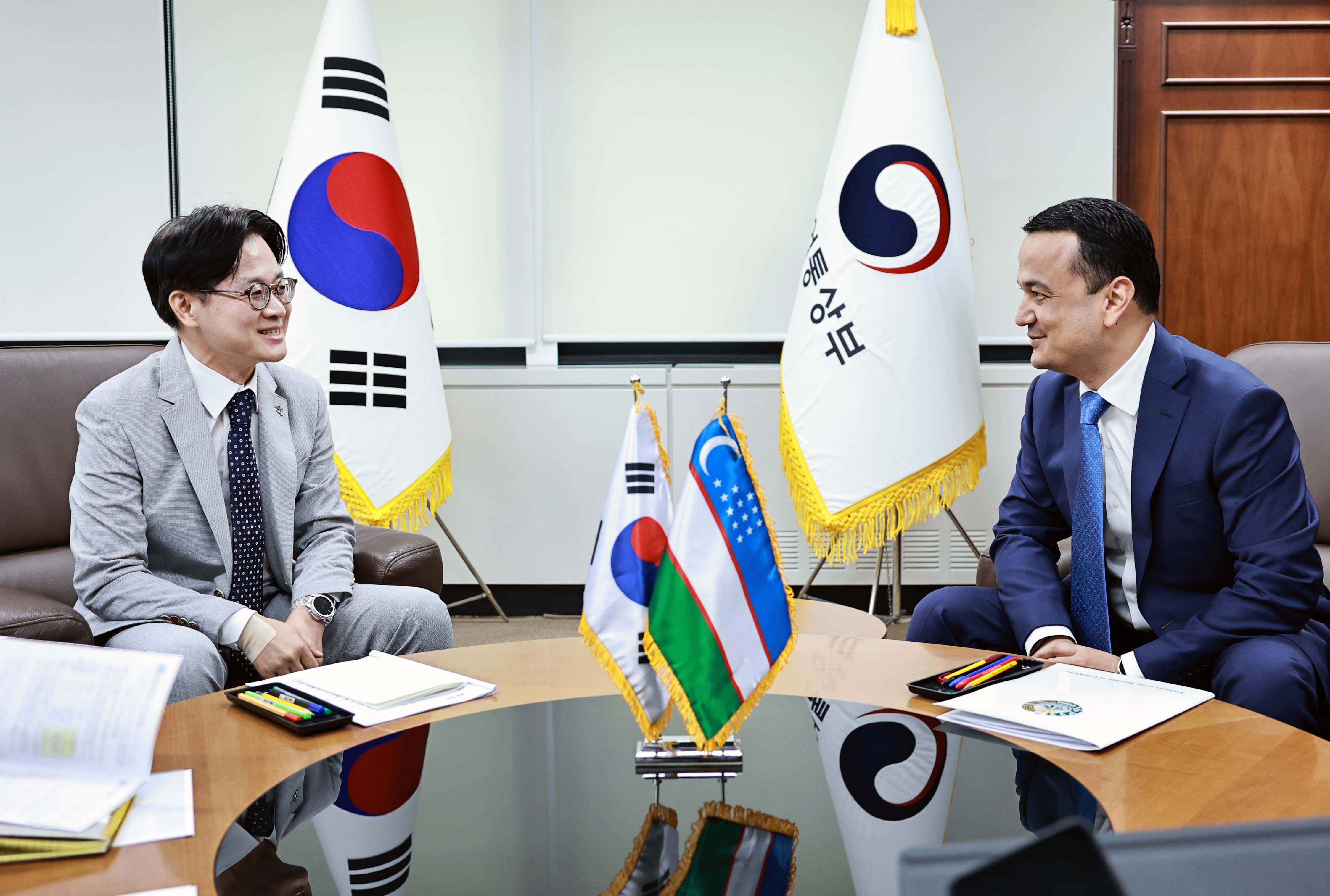 Minister Kim Meets with Uzbekistan’s Minister of Investment, Industry and Trade_1